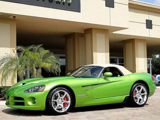 Illustration for article titled For $77,500, This 2009 Dodge Viper Is A Snake Of A Different Color